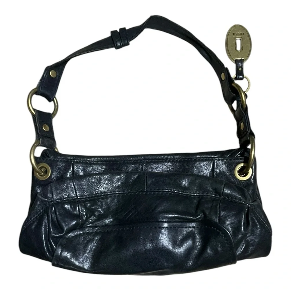 🖤 Fossil Black Leather Shoulder Bag – Vintage Style with Brass Hardware‎
